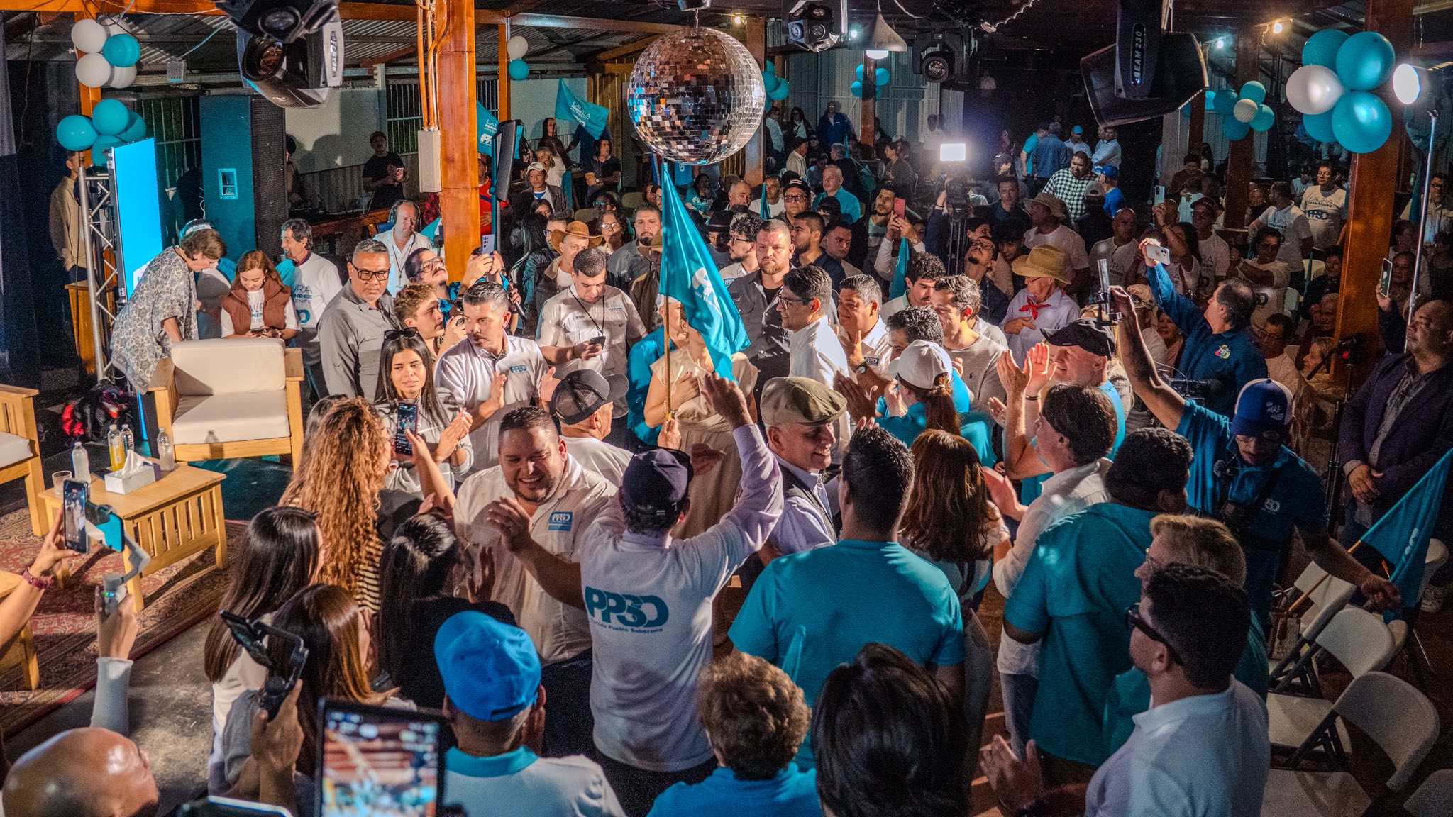 El regreso de la fiesta cívica: Los Santos revive la alegría de recibir a un candidato presidencial